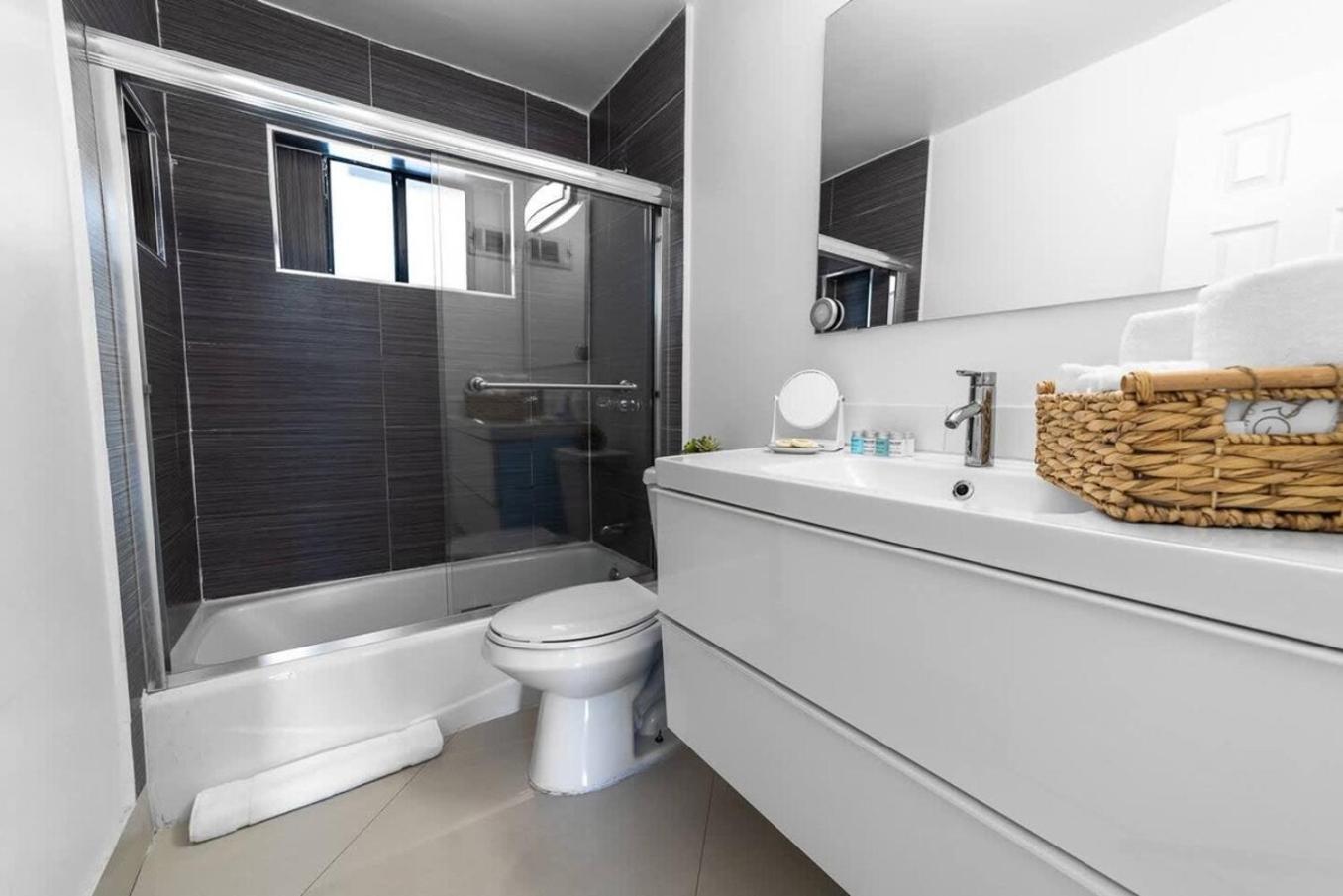 Private Heated Pool Villa In Ftl Near Beach 포트 로더데일 외부 사진